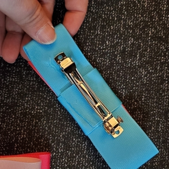 "K" Monogram Hairbows - Picture 4 of 6